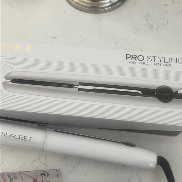 Seacret White Hair Straightener - Picture 4 of 5